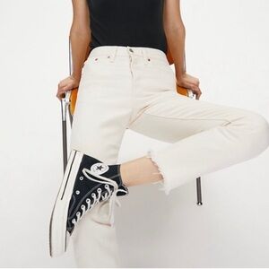 Levi’s Wedgie Cropped High Waisted Ivory Jeans Size 26